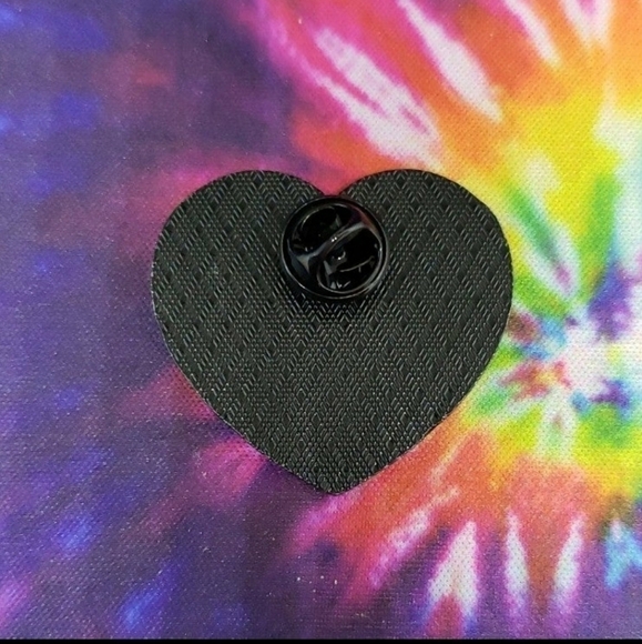 LIVE Laugh Love Skeletor Masters of the Universe Enamel Pin Brooch - Picture 3 of 4